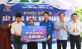 Tặng nhà và nhận đỡ đầu học sinh vượt khó học giỏi