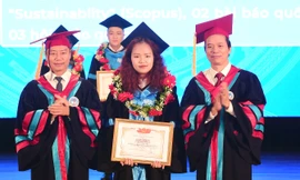 Bốn sinh viên Kinh tế Quốc dân hoàn thành sớm chương trình học, tốt nghiệp với điểm tuyệt đối