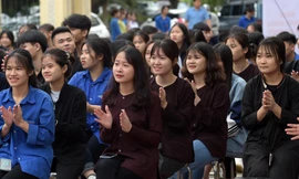 Nhà thơ Hoàng Nhuận Cầm chia sẻ 'mỹ phẩm cao quý nhất, bền chặt nhất' với người trẻ