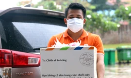 Tặng Đà Nẵng dụng cụ bảo hộ y tế, khẩu trang chống dịch COVID-19