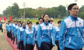 Tuổi trẻ Việt Nam quyết tâm tích cực phấn đấu để kế tục sự nghiệp cách mạng vẻ vang của dân tộc