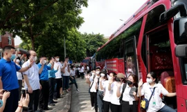 Đợt đầu tiên có 201 tình nguyện viên lên đường vào TPHCM 