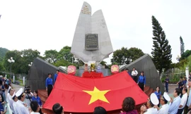 Phút tưởng niệm nơi khởi đầu Đường Hồ Chí Minh trên biển