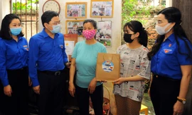 64 cửa hàng bình ổn giá, nghìn việc làm trực tuyến vượt dịch