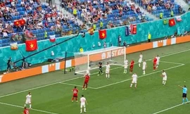 Cộng đồng mạng xúc động khi thấy cờ đỏ sao vàng trên khán đài trận tứ kết Euro 