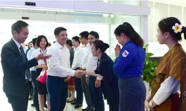 Điểm đặc biệt ở một doanh nghiệp hơn 27.000 lao động người Lào đang làm việc