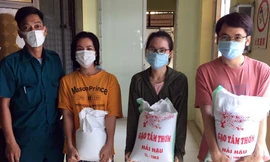 Hỗ trợ tiền cho học sinh, sinh viên đầu năm học mới trong dịch COVID-19