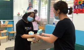 Yên Phạm đón sinh nhật đặc biệt khi đi tình nguyện phòng chống dịch tại TPHCM. Ảnh: NVCC