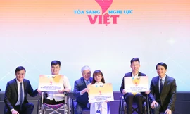 Tôn vinh 35 thanh niên khuyết tật 'tỏa sáng nghị lực Việt' đổi thay cuộc đời 