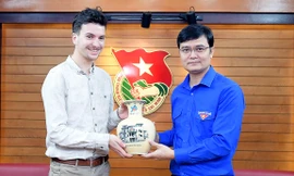 Bí thư thứ nhất T.Ư Đoàn tiếp xã giao Chủ tịch Liên đoàn Thanh niên Dân chủ Thế giới 