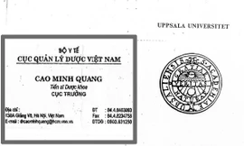 Thứ trưởng Bộ Y tế tự phong bằng tiến sĩ