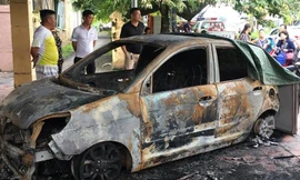 Xe ôtô của đại úy CSGT bị đốt cháy trước trụ sở