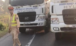 Xử phạt đoàn xe dàn hàng ngang chống đối CSGT