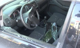 Chiếc ô tô bị đập kính trộm tiền