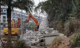 Phá núi đá thuộc quần thể di sản vịnh Hạ Long để mở đường