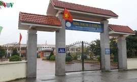 Cô hiệu phó yêu cầu 'tự xử', học sinh tự vả mặt 10 cái