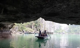 Lật đò trên vịnh Hạ Long, một nữ du khách Hàn Quốc thiệt mạng