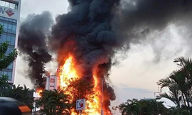 Cháy lớn tại Siêu thị Điện tử Hoàng Gia ở Hải Phòng