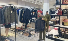 200 sản phẩm hàng hiệu nghi nhập lậu tại TP Móng Cái