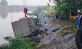 Hy hữu: Đang chèo bè trên sông, một ngư dân bị ô tô đè tử vong