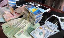 Giám đốc ban quản lý bị bắt quả tang tại sới bạc