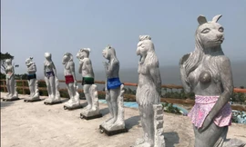 Tượng 12 con giáp sau khi được "mặc quần áo".