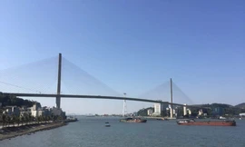 Nam thanh niên để lại số điện thoại rồi nhảy cầu Bãi Cháy tự vẫn