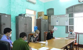 Khởi tố 4 đối tượng hành hung lực lượng chống dịch COVID-19