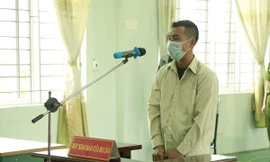 Đối tượng đánh bầm dập 2 cán bộ vì bị nhắc đeo khẩu trang nhận 9 tháng tù