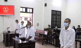 Bốn thanh niên ngồi tù vì hành hung lực lượng chống dịch COVID-19