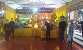 Đang dựng rạp cưới, 2 cha con chú rể bị điện giật tử vong