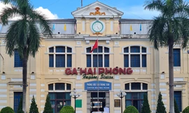 Phong toả nhiều nhà hàng, khử khuẩn ga Hải Phòng vì ca mắc COVID-19