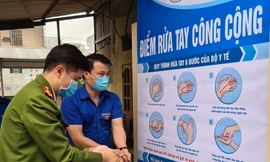 'Biến' lốp xe thành bồn rửa tay công cộng chống COVID-19