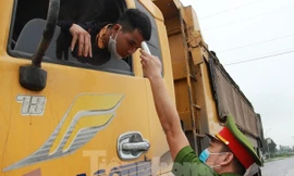 Nhìn gần chốt đường bộ kiểm tra người, phương tiện vào Quảng Ninh 