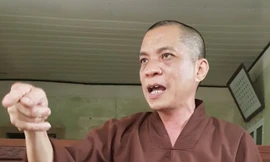 Kỷ luật sư trụ trì dọa thả chó cắn ‘nát mặt’ phật tử