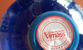 Hải Phòng thu hồi toàn bộ nước đóng chai 'hóa phép' từ mương nước thải