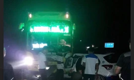 Xe khách đấu đầu taxi ở Quảng Ninh, 3 người tử vong tại chỗ