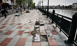 Dự án gần 1.500 tỷ vừa khánh thành đã phải lột vỉa hè làm lại