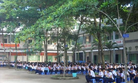 Gần 20 học sinh nhập viện cấp cứu vì bị bạn xịt hơi cay vào người