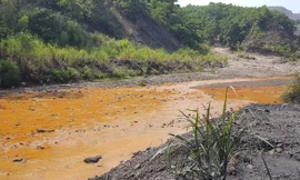 Quảng Ninh chỉ đạo làm rõ vụ nước thải chứa kim loại đổ thẳng ra vịnh Hạ Long