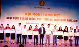 Anh Lê Quốc Phong tặng bằng khen cho hệ thống Nhà Thiếu nhi toàn quốc