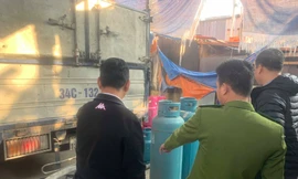 Theo chân Cảnh sát Kinh tế Hải Phòng bắt gas lậu