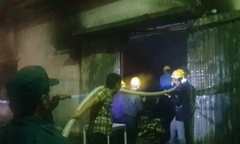 Cháy tại công ty đế giày, hơn 1.000 m2 nhà xưởng bị thiêu rụi