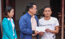 Thương tâm hai bé sinh đôi chết đuối tại bể nước gia đình