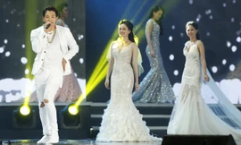 Ca sĩ Hàn Quốc Bi Rain biểu diễn trong đêm chung kết Hoa hậu Việt Nam 2016 ở TPHCM. Ảnh: Hồng Vĩnh.