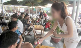 Quảng cáo thuốc lá trong trang phục gợi cảm tại các quán cà phê, nhà hàng... Ảnh internet.