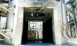 4 lò với 4 xi-lô tại Nhiệt điện Hải Phòng chuyển thẳng tro xỉ vào xe của đơn vị bao tiêu.