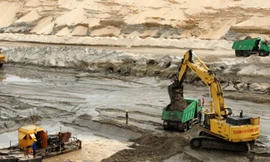 Khai thác mỏ sắt Thạch Khê. Ảnh: P.V.