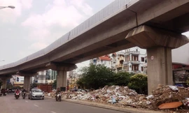 Nhiều hạng mục dự án còn ngổn ngang (ảnh chụp sáng 9/5). Ảnh: Sỹ Lực.