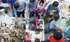 Phiên chợ hoạt động nhộn nhịp nhưng không ồn ào.